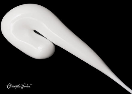 Schritt 1  AUFHELLENDE EXFOLIANT-TÄGLICHE FORMEL